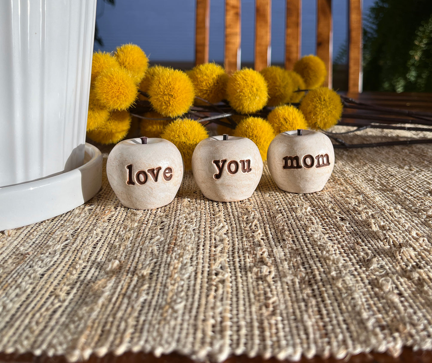 White love you mom apples / kitchen shelf decor / FREE SHIPPING