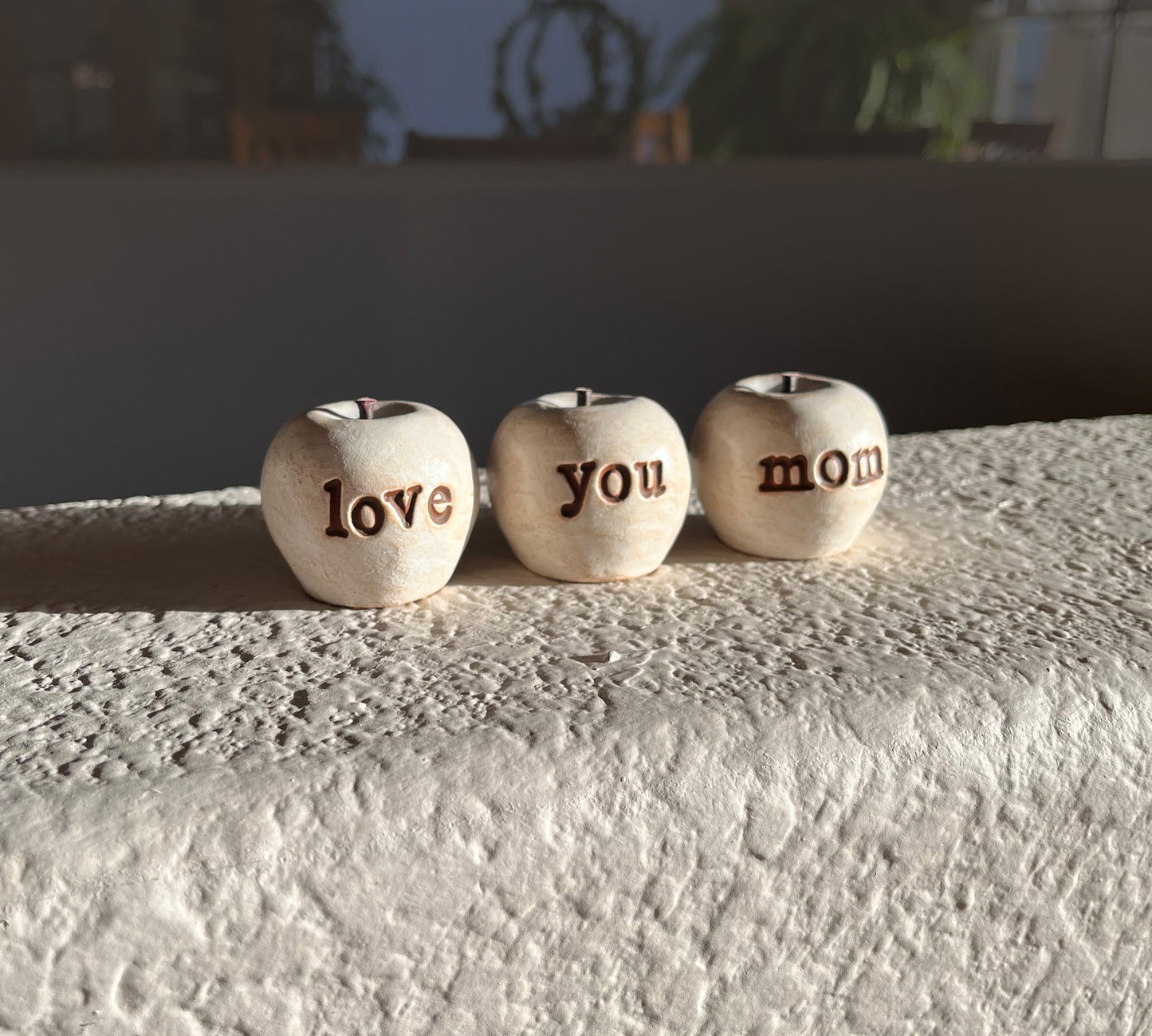 White love you mom apples / kitchen shelf decor / FREE SHIPPING