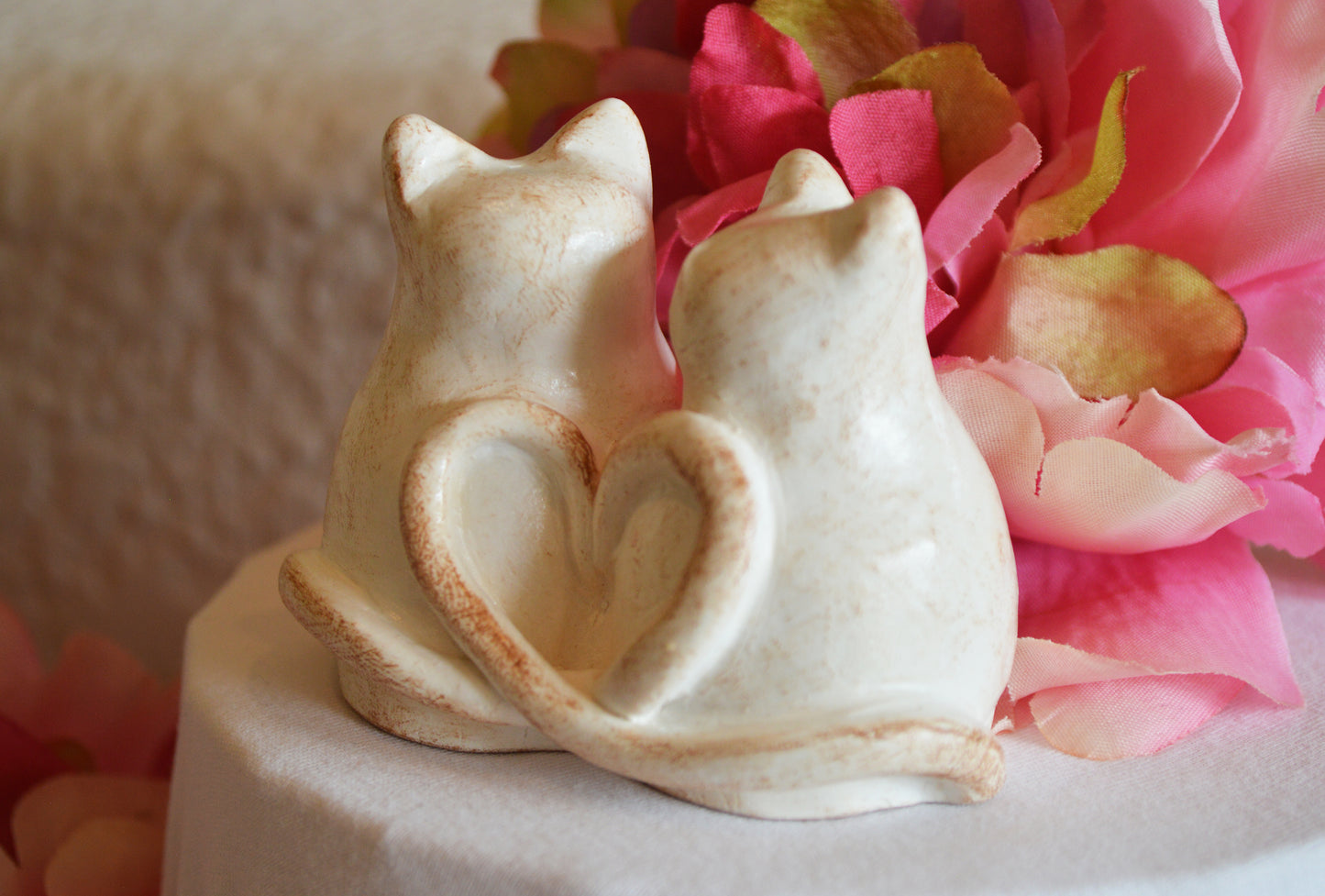 Cats wedding cake topper sweetheart gift / kitties in love w/ optional custom initials, with heart shaped tails